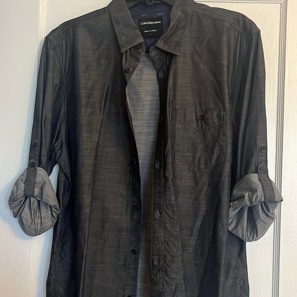 Size Large Men’s Calvin Klein button down
